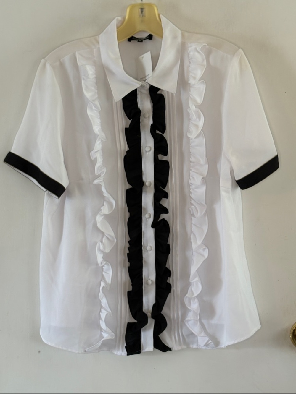 CQbyCQ Togs Collection white ruffle short sleeve blouse black trim Size Medium